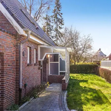 3 Bedroom Lovely In Holiday home